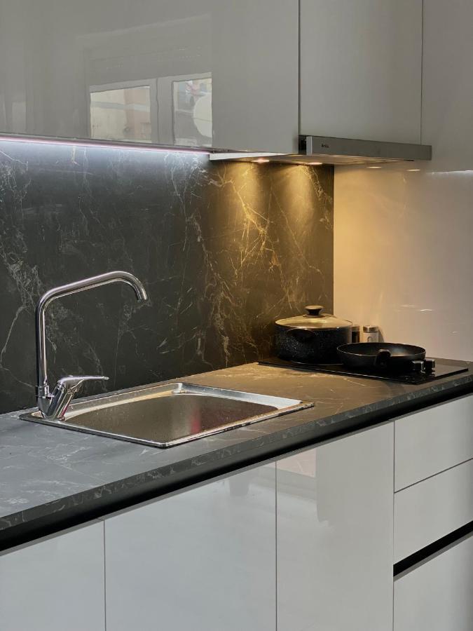 Newly Renovated One Bedroom Apartment In Tirana Bagian luar foto