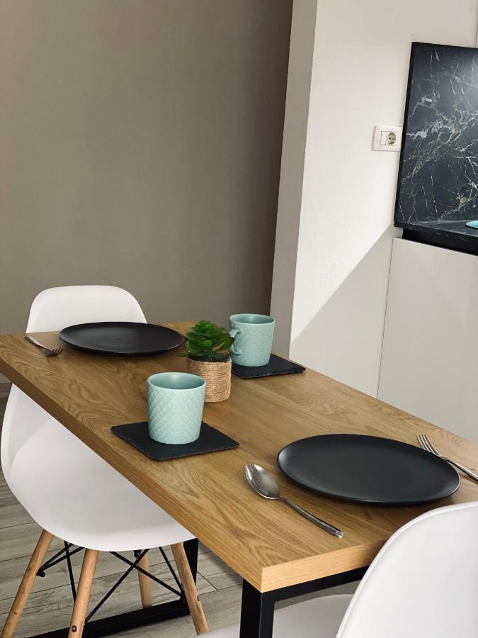 Newly Renovated One Bedroom Apartment In Tirana Bagian luar foto